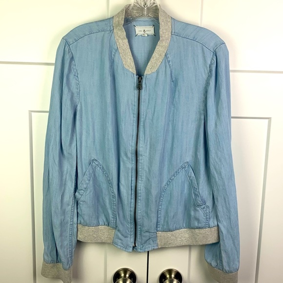 Lou & Grey Jackets & Blazers - LOU & GREY MEDIUM blue chambray zip up bomber jacket Pockets